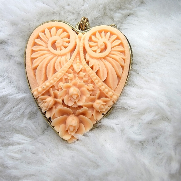 Filigree Pink Stone and Rose Gold Heart Necklace! - Picture 5 of 6